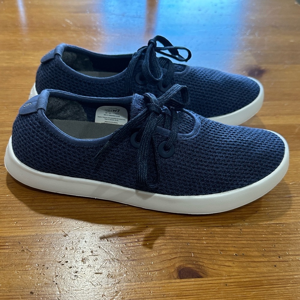 Allbirds Women's Navy Blue Sneakers NWOT